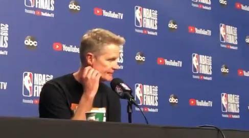 Relevo：检察院认为巴萨球迷辱骂维尼修斯不构成煽动歧视罪