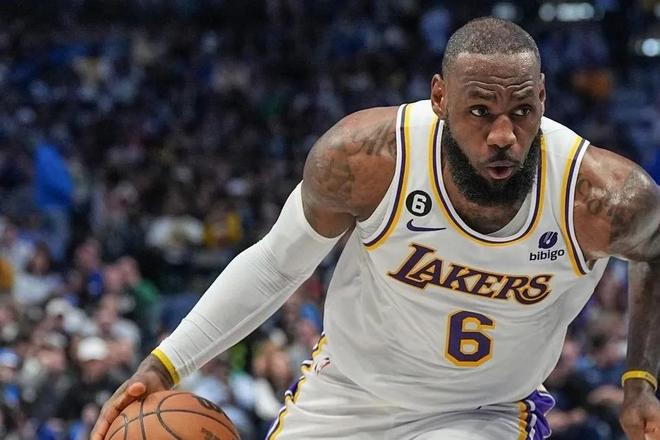 进攻完美防守白给的八村塁，是继续留队还是远走高飞？