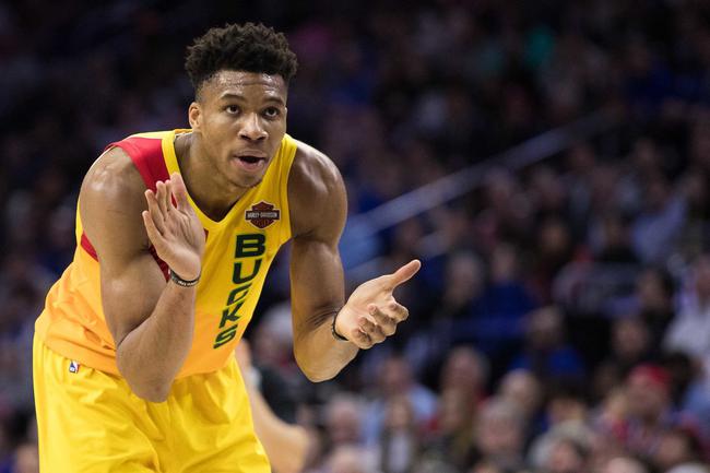 场上斗得激烈忍不住 巴特勒疑拉屎在裤上