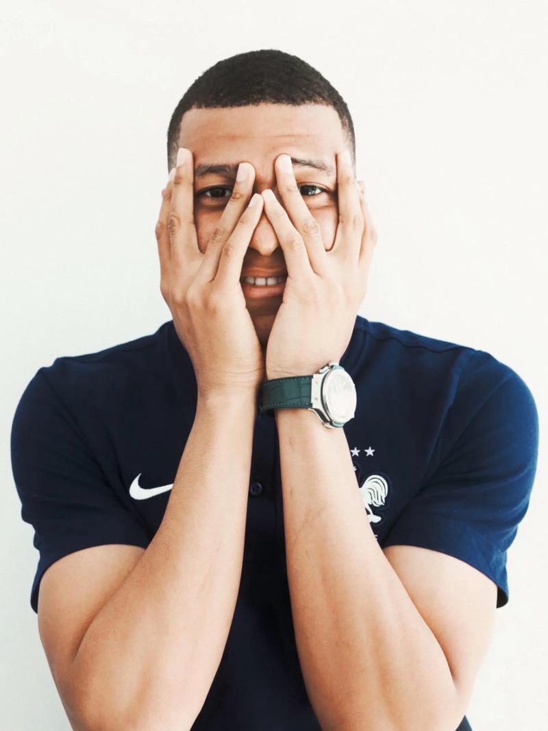 足球巴萨高层称将坚定走年轻化路线